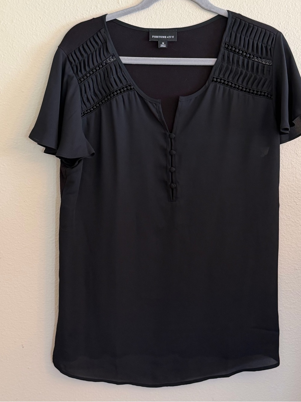 Fortune + Ivy Black Pleated Yoke Flutter Sleeve Blouse